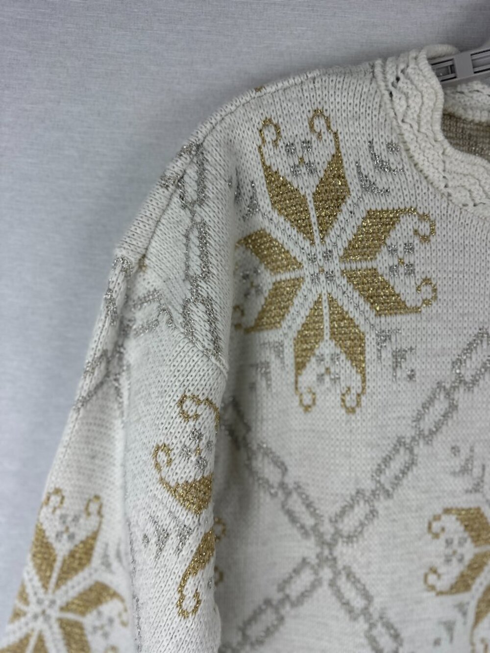 VTG Dana Scott Christmas Women's Sweater Metallic Gold Silver Snow Flakes Size S - Picture 4 of 9